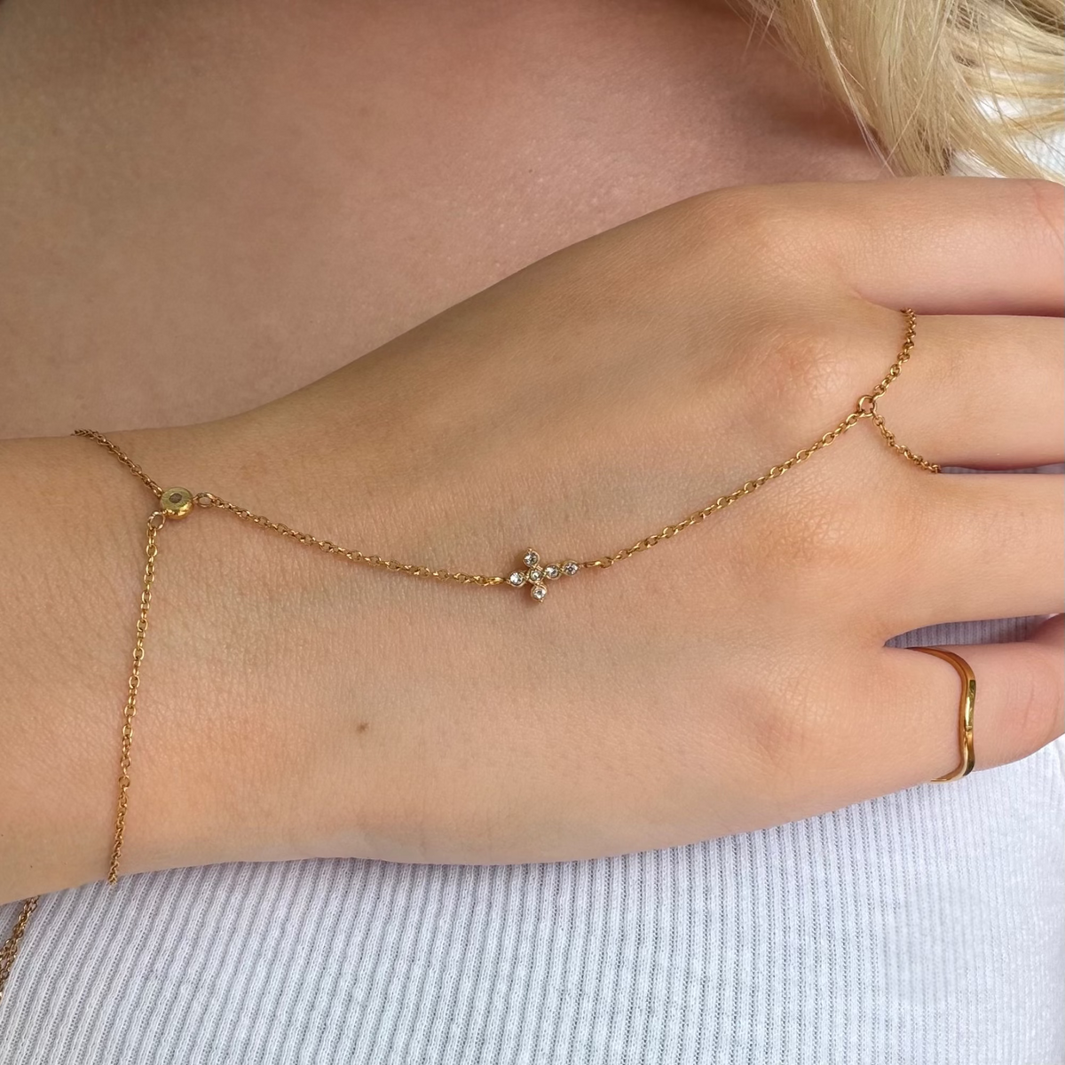 Evry Jewels Sunday Angel Hand Chain