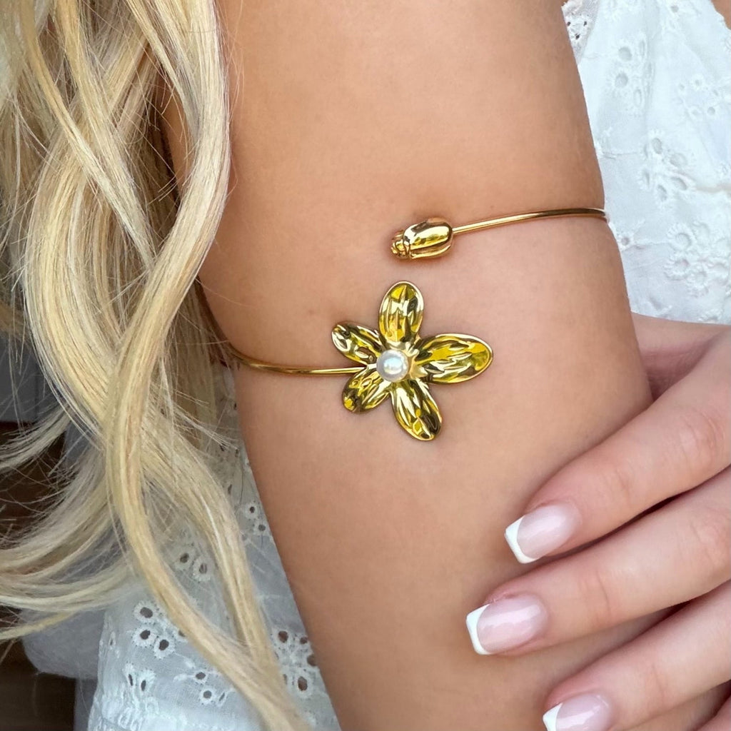 Evry Jewels Flower Crush Arm Cuff Gold