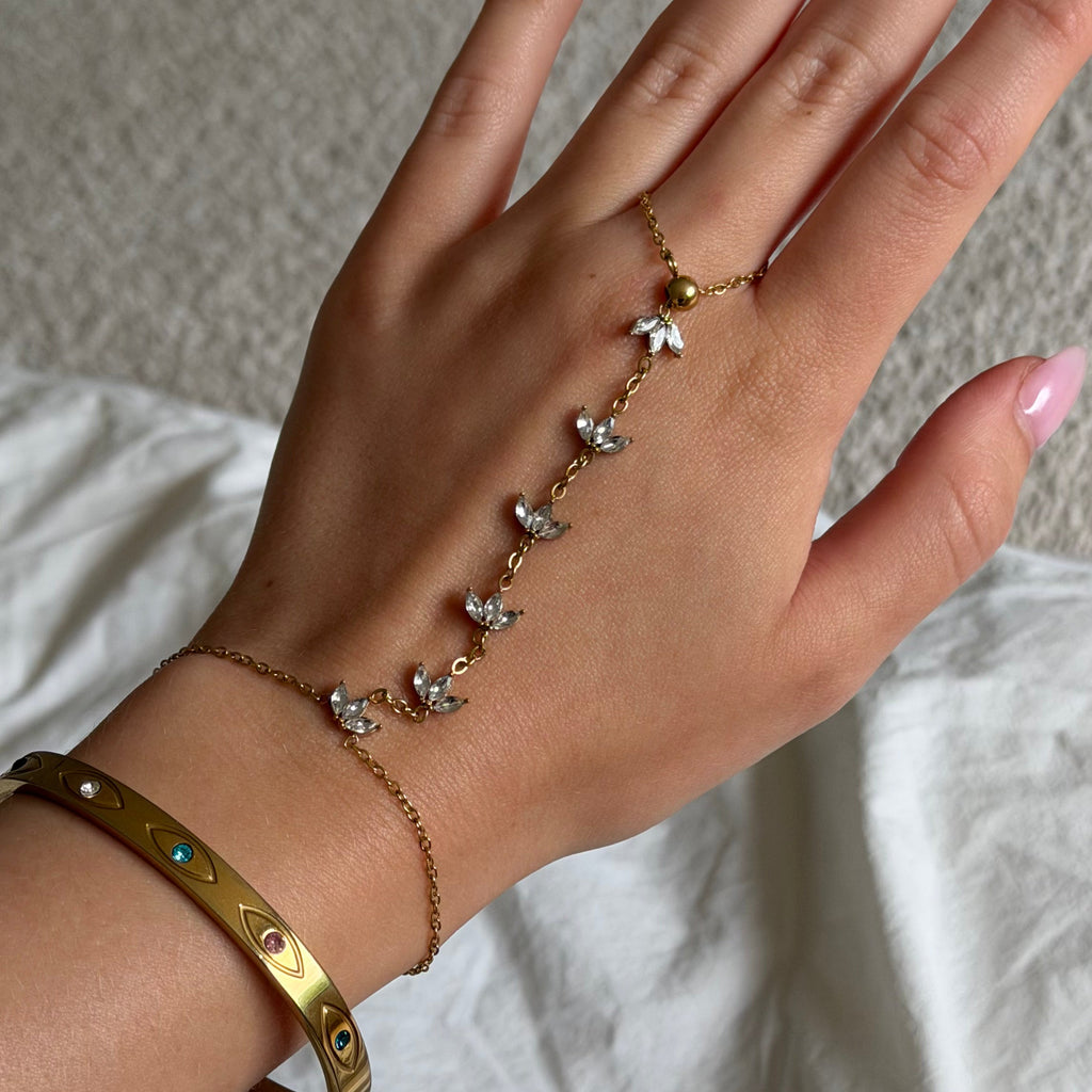 Evry Jewels Bloom Hand Chain