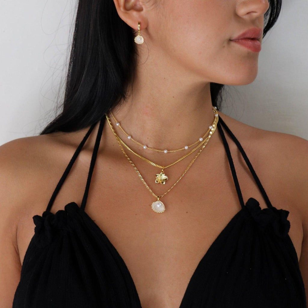 Evry Jewels Hibiscus Necklace