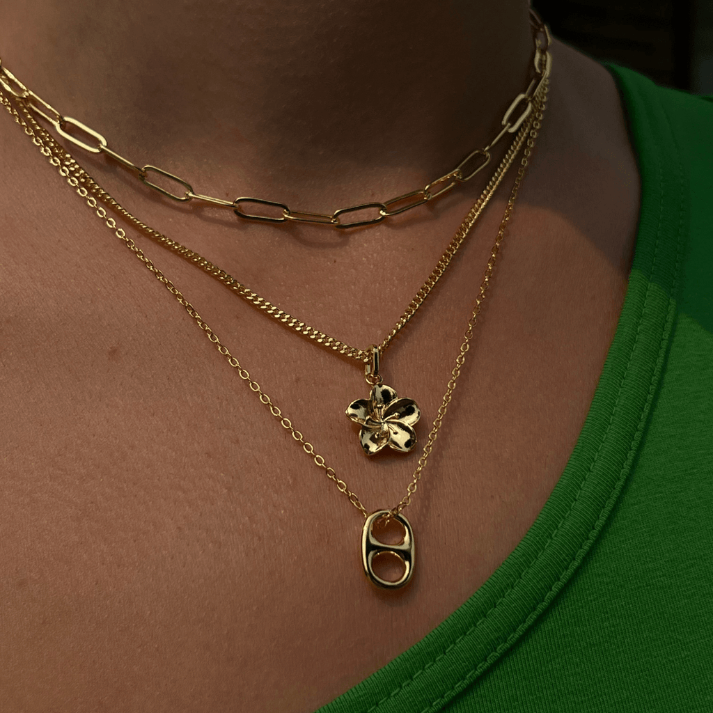 Evry Jewels Hibiscus Necklace