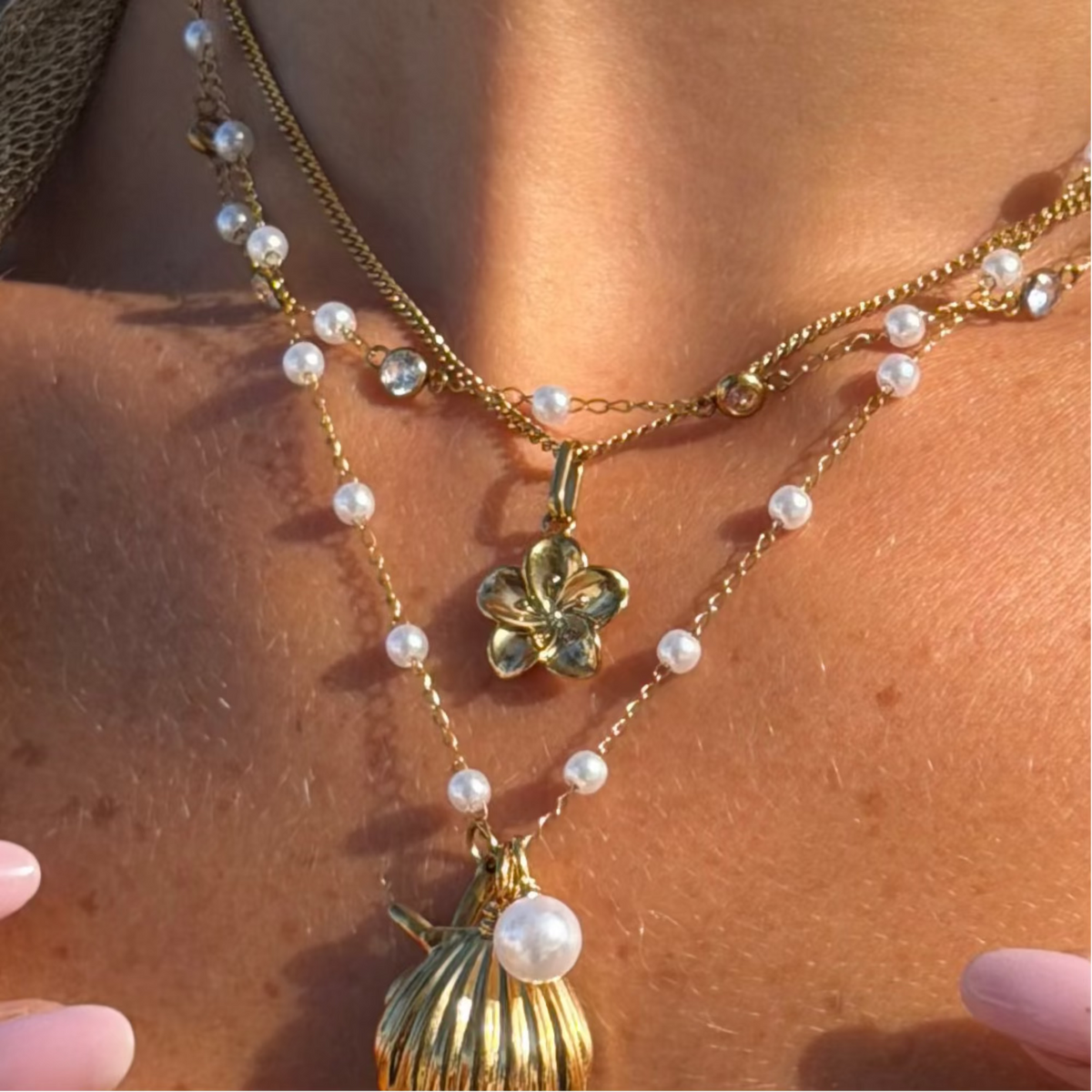 Evry Jewels Hibiscus Necklace