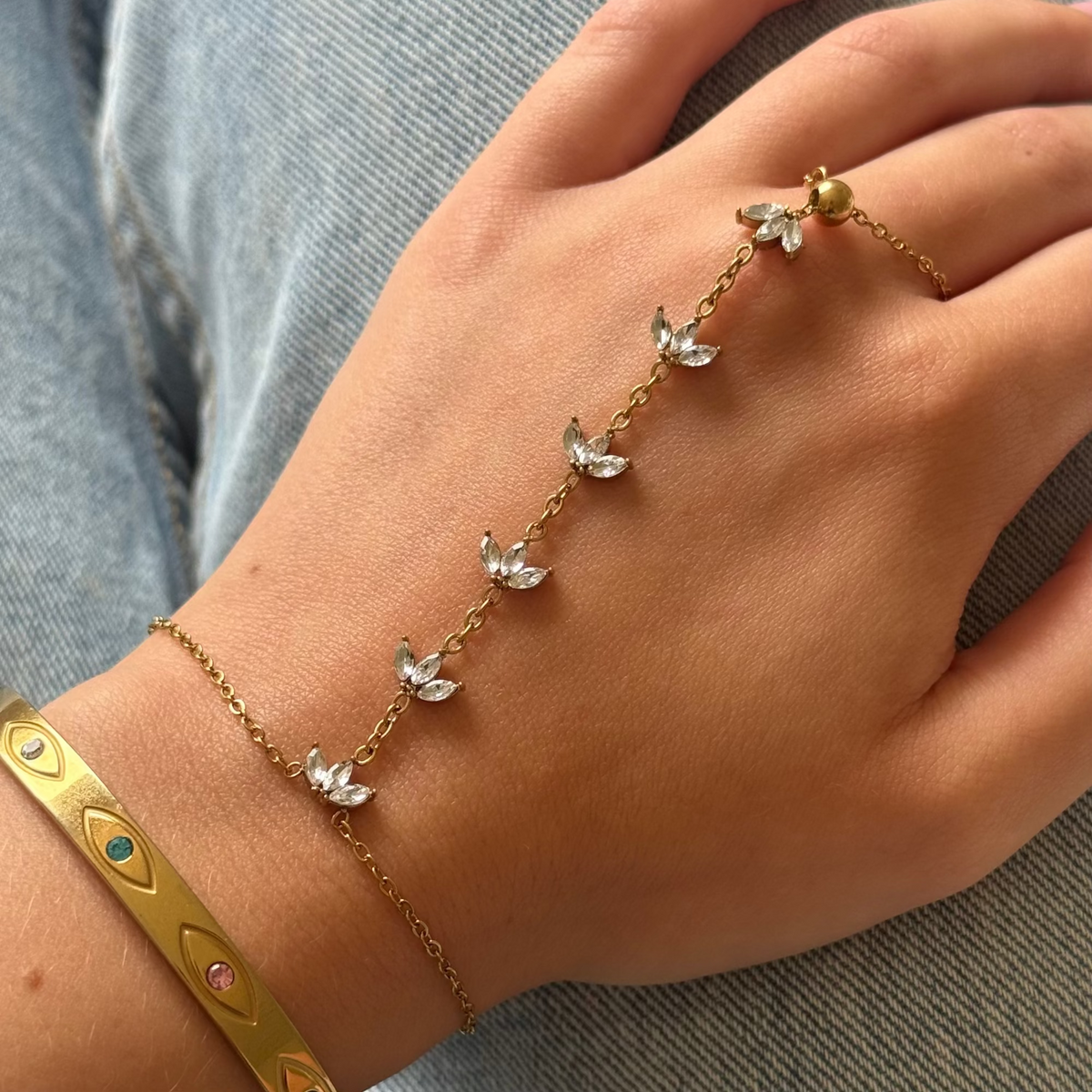 Evry Jewels Bloom Hand Chain