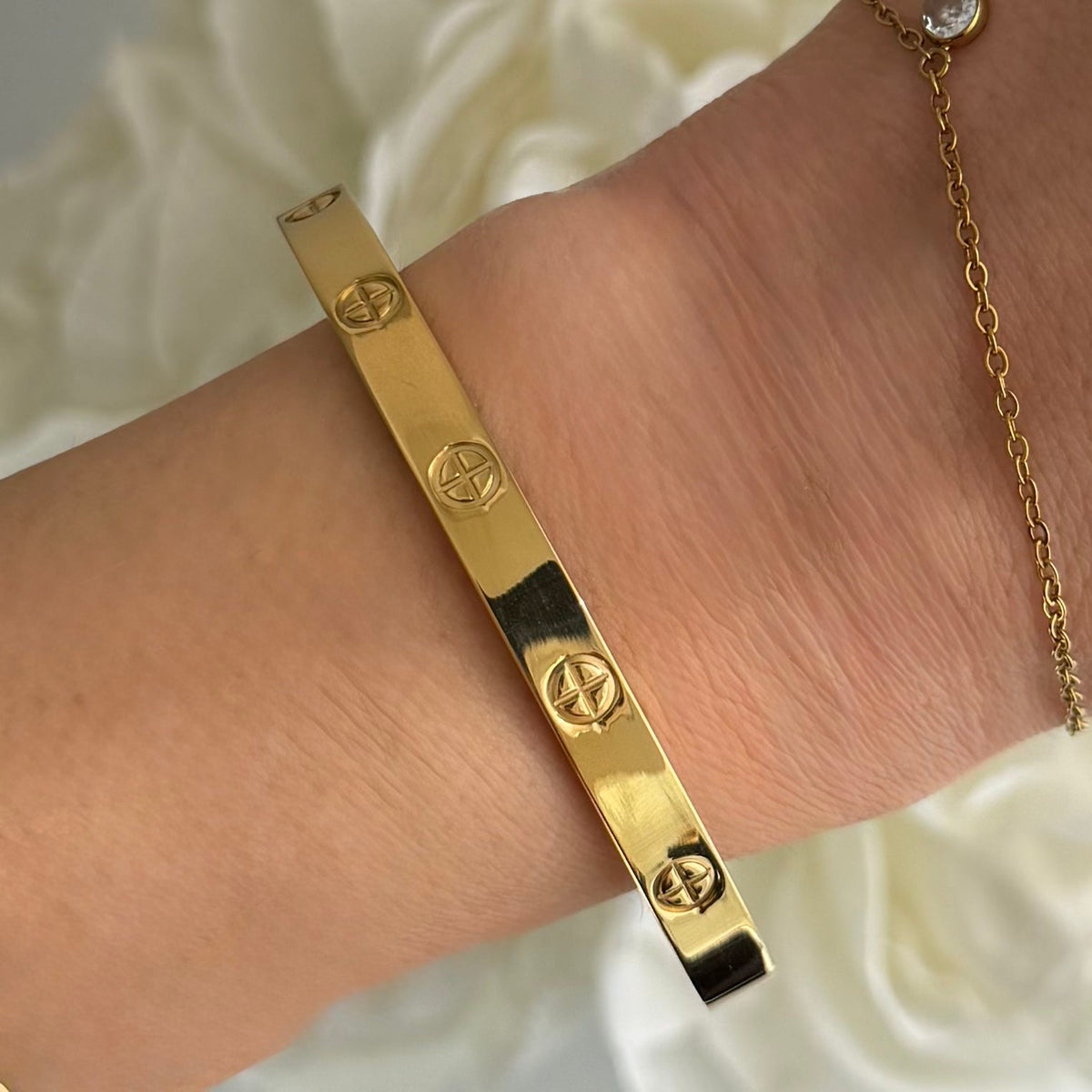 Evry Jewels Linked Babe Bangle