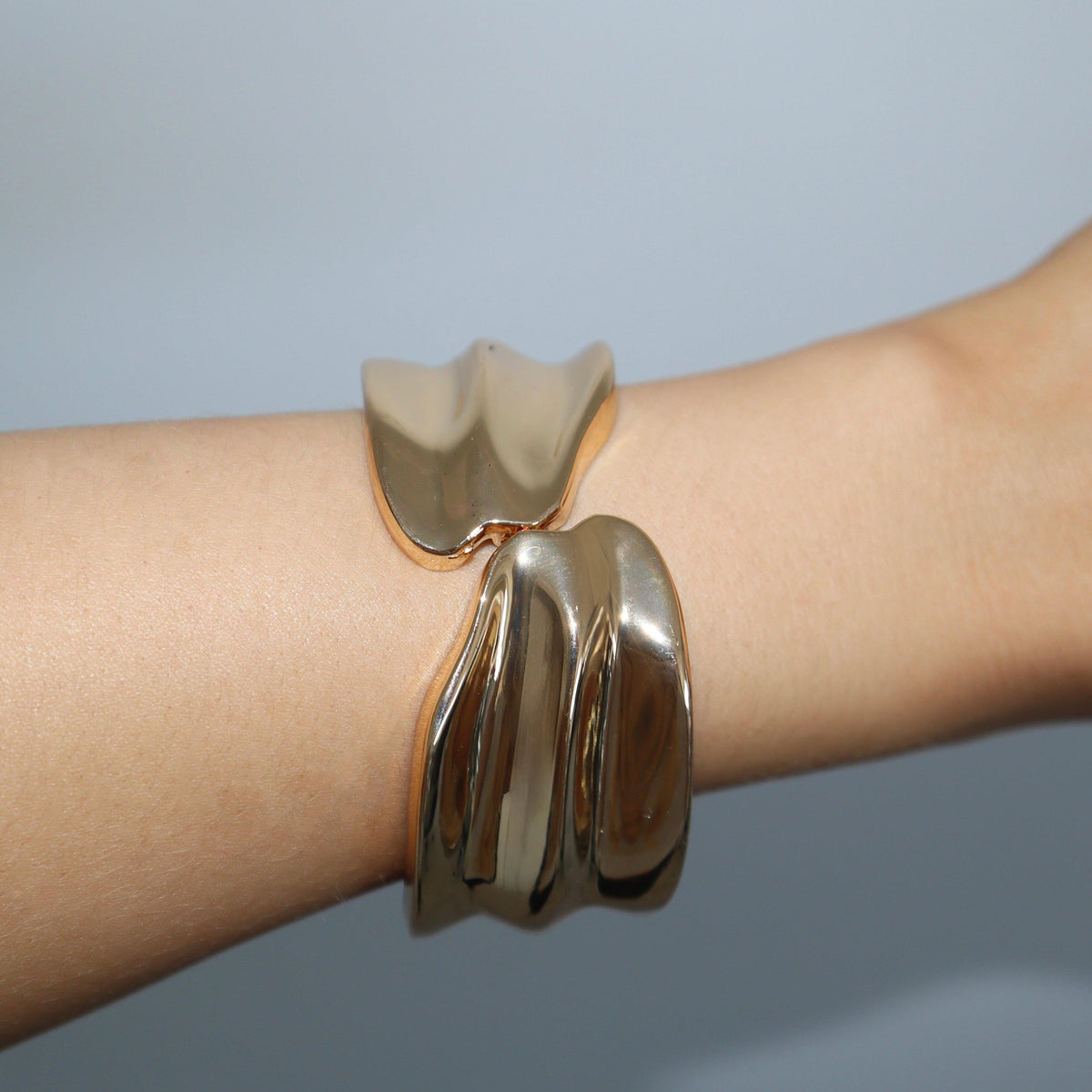 Evry Jewels Sculpted Bangle