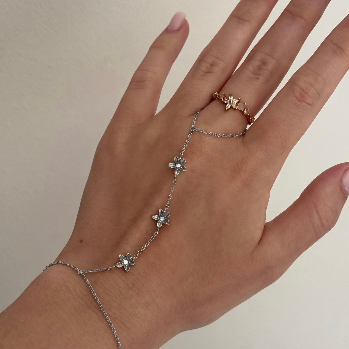 Evry Jewels Summer Babe Hand Chain