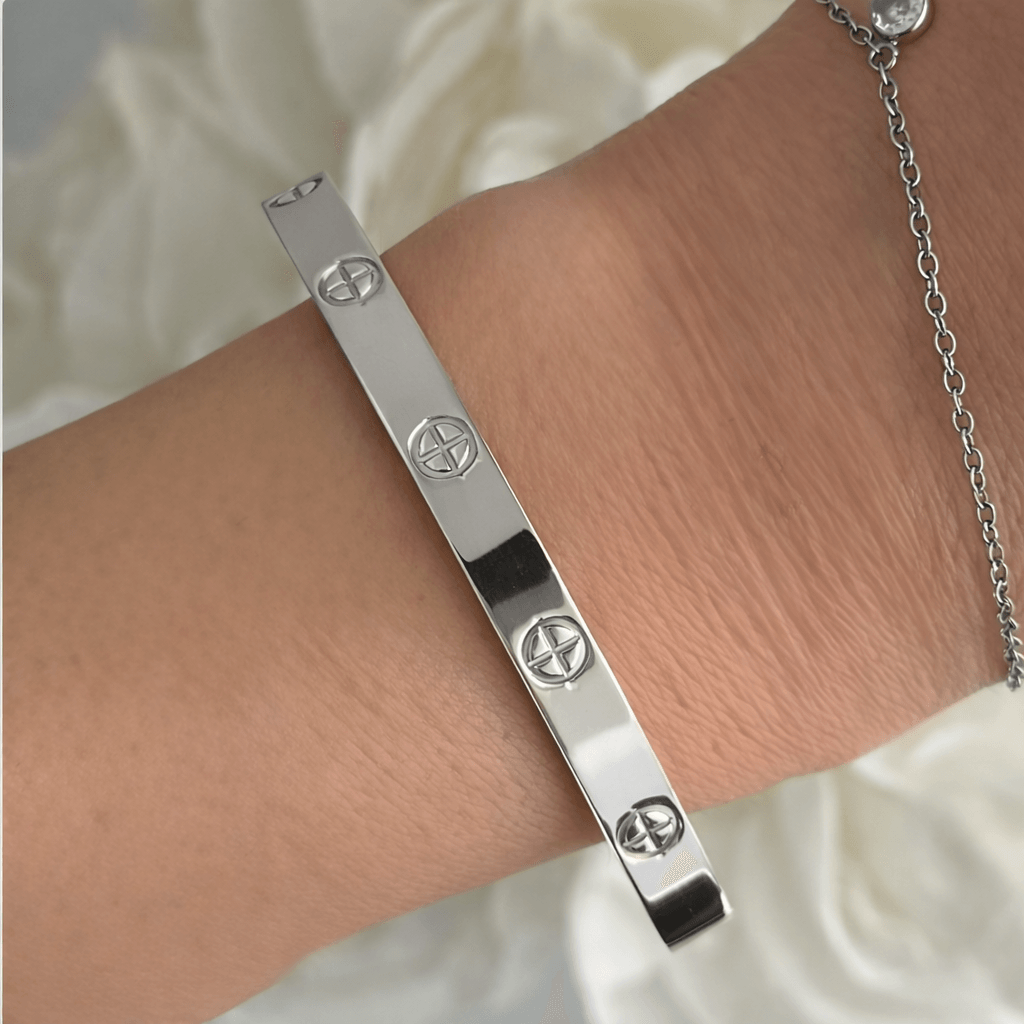 Evry Jewels Linked Babe Bangle