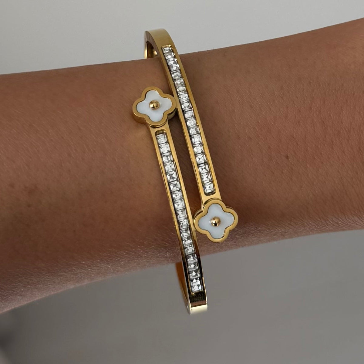 Evry Jewels Lucky Row Bangle
