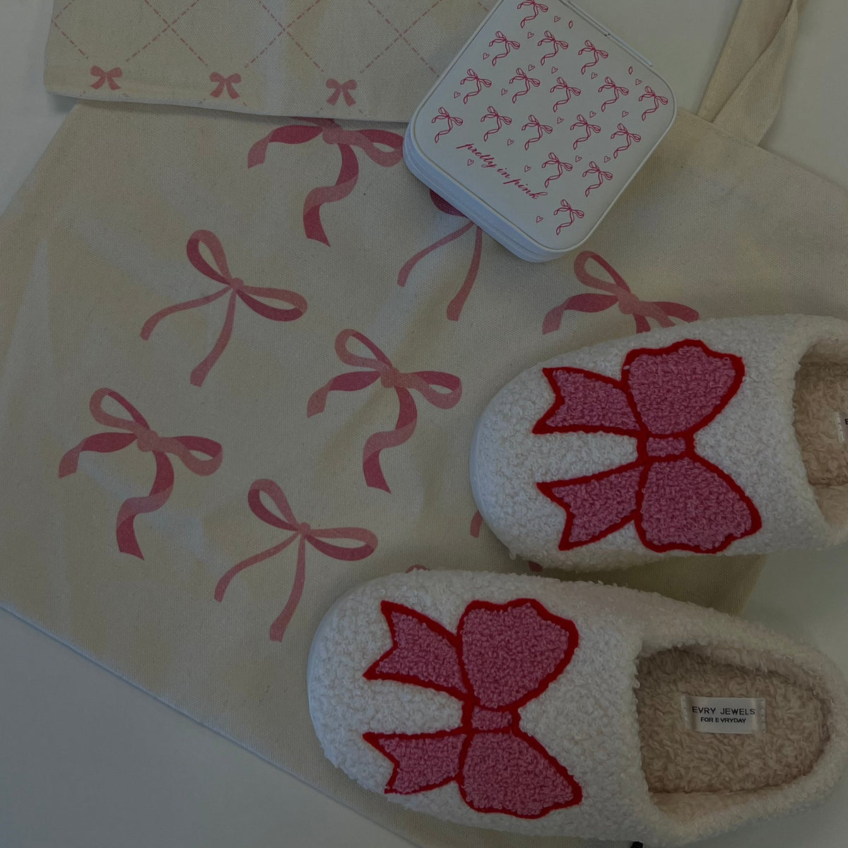 Evry Jewels Put a Bow on It Slippers