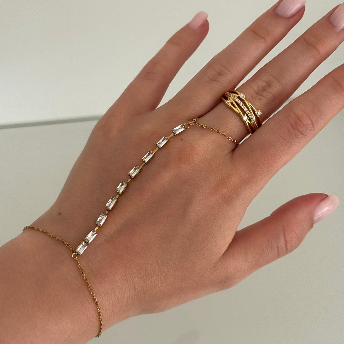 Evry Jewels Soft Control Hand Chain